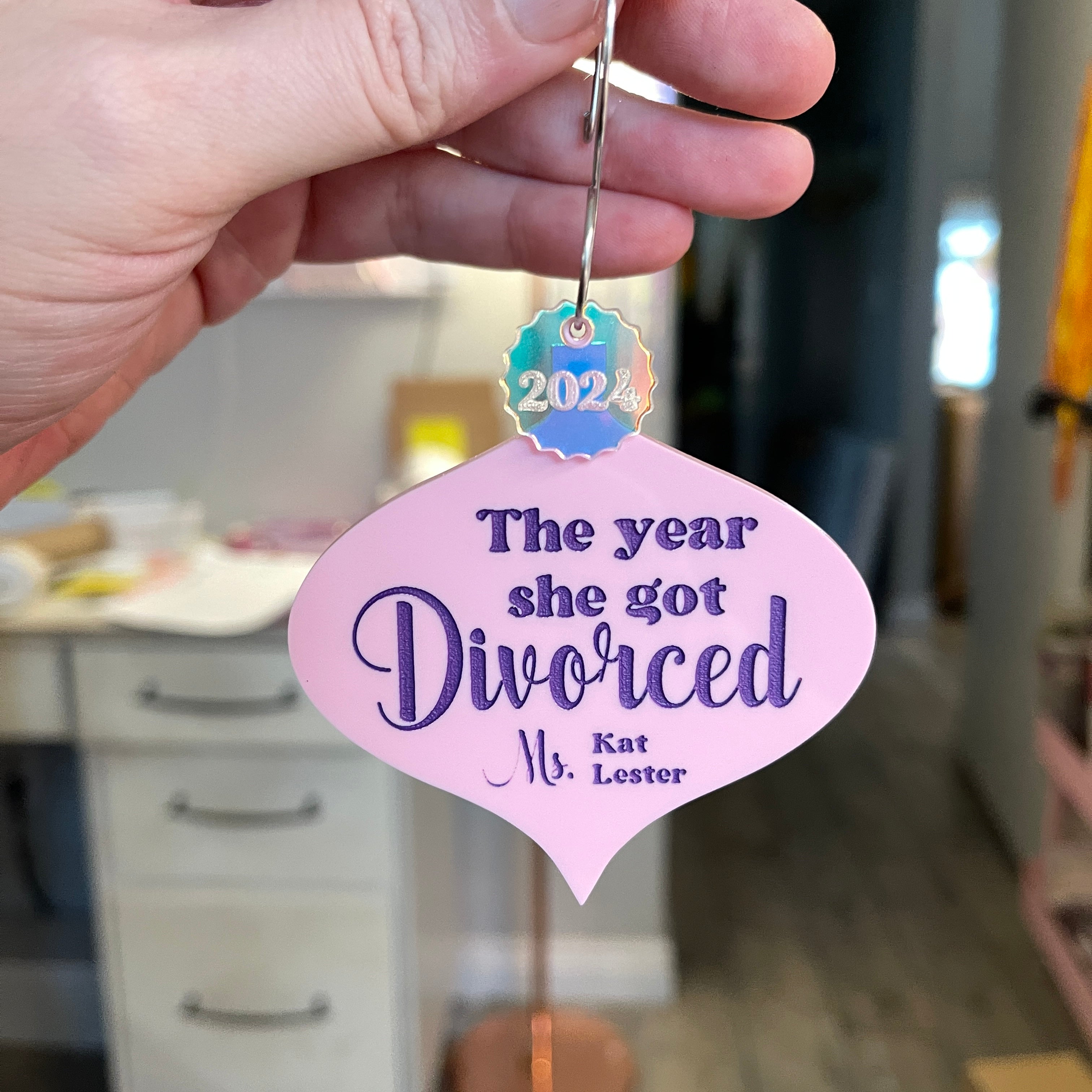 The Year She Got Divorced - Retro Christmas Ornament