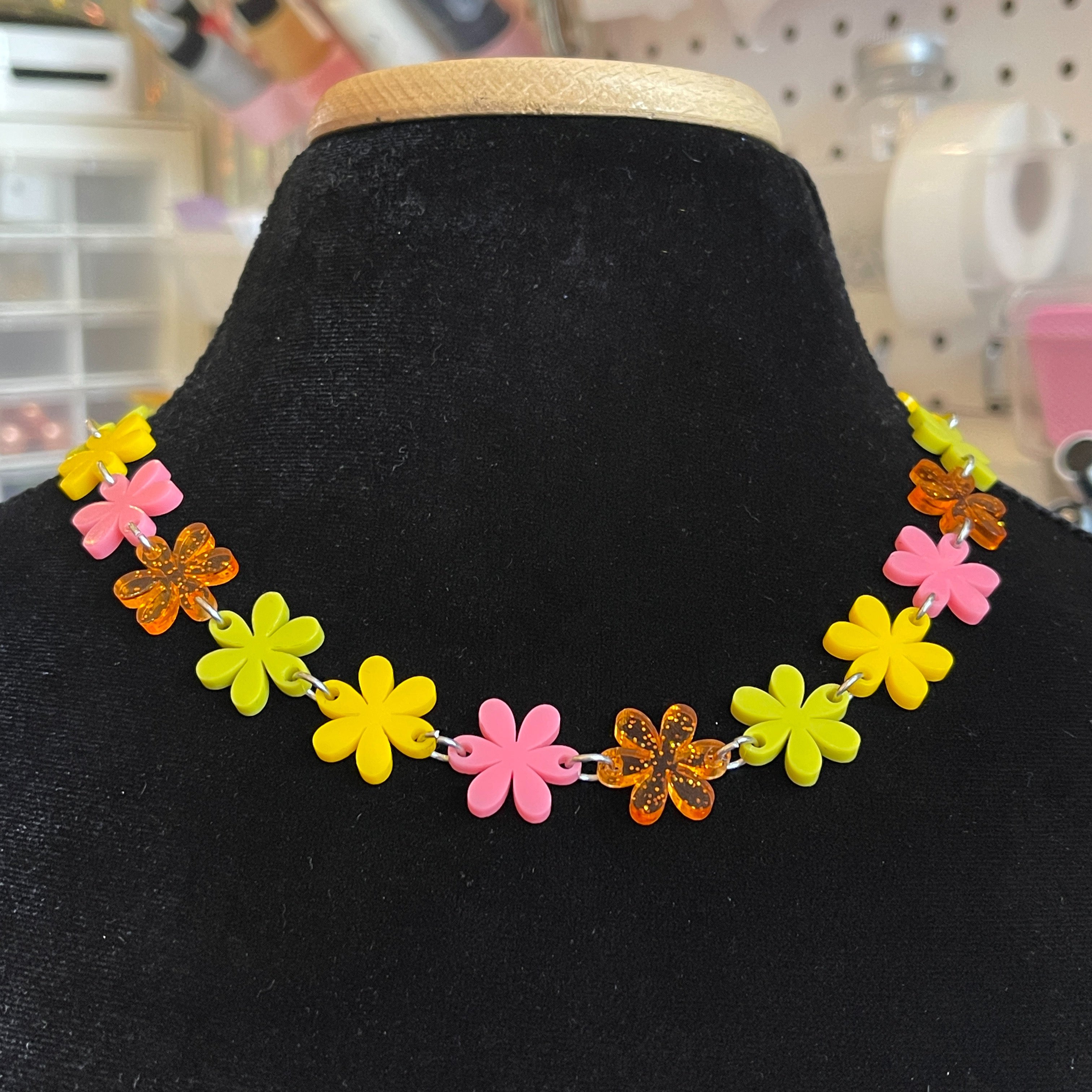 Come on Down - Daisy Necklace