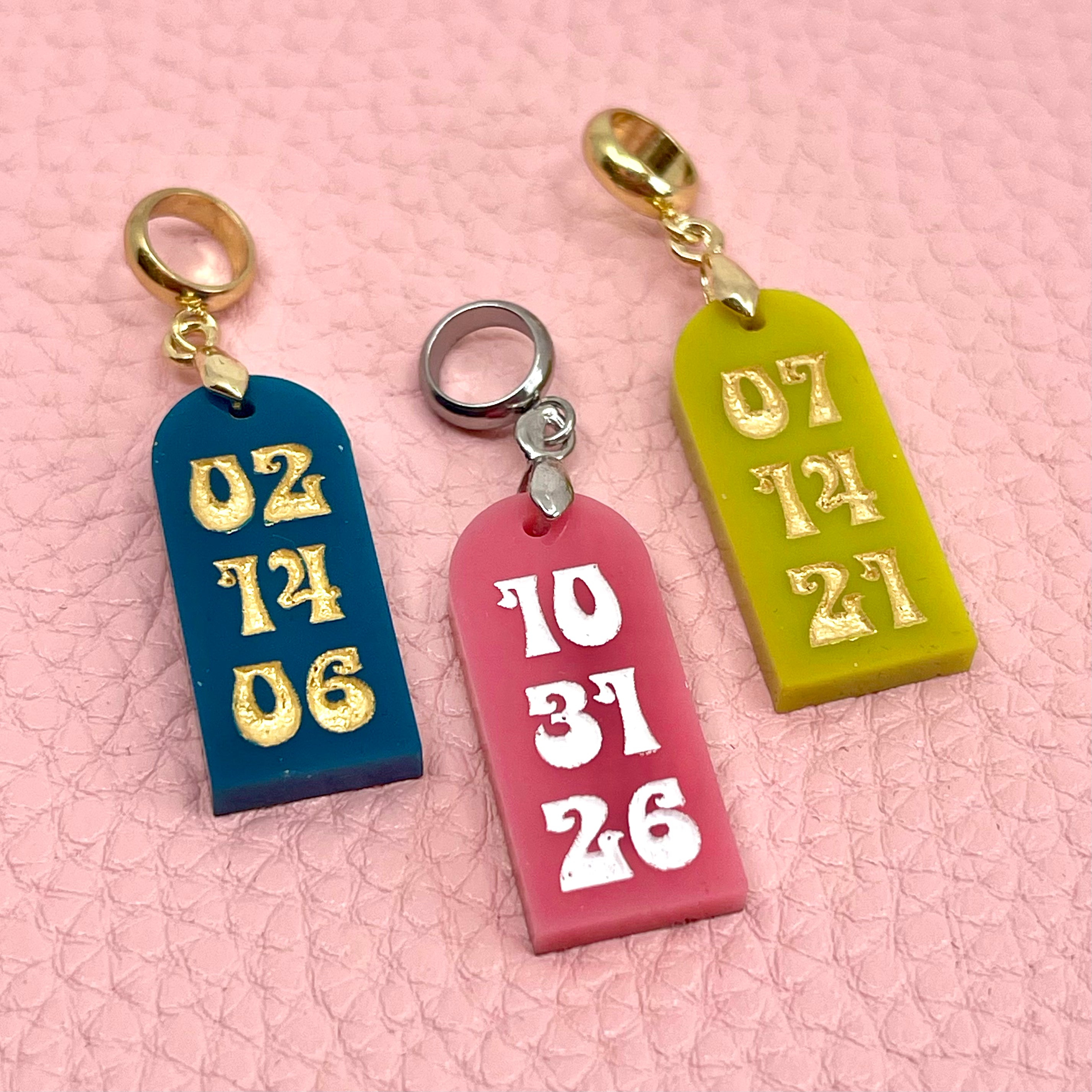Custom Date Groovy Arch Pendant