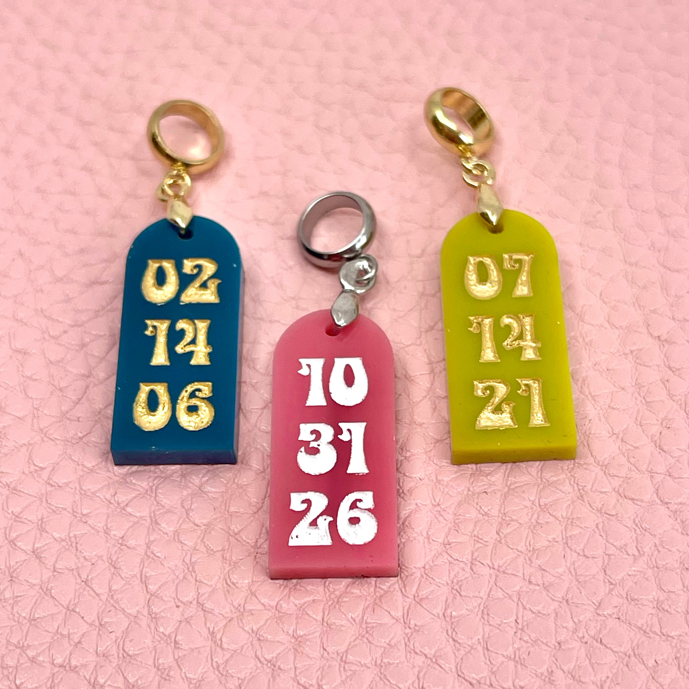 Custom Date Groovy Arch Pendant