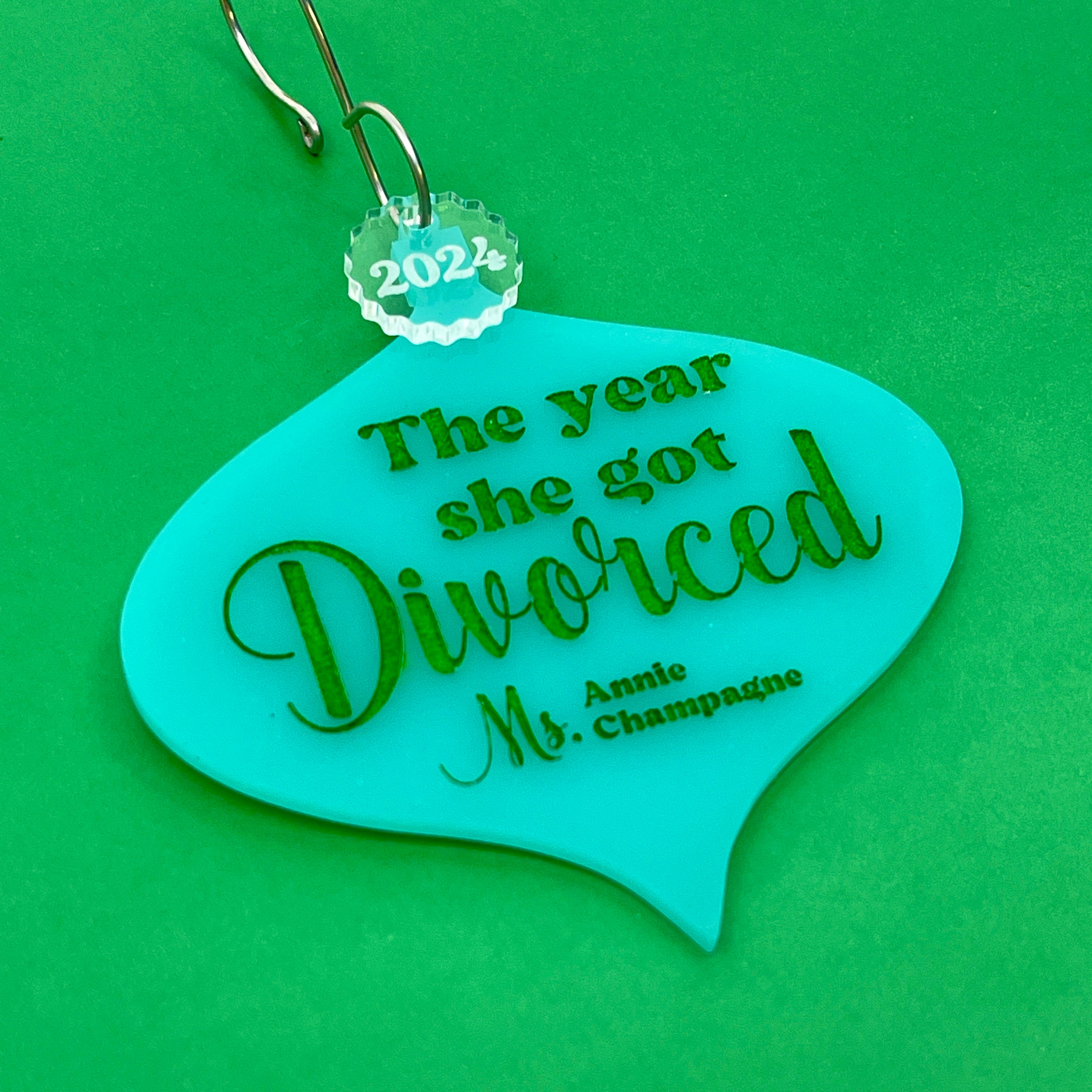 The Year She Got Divorced - Retro Christmas Ornament