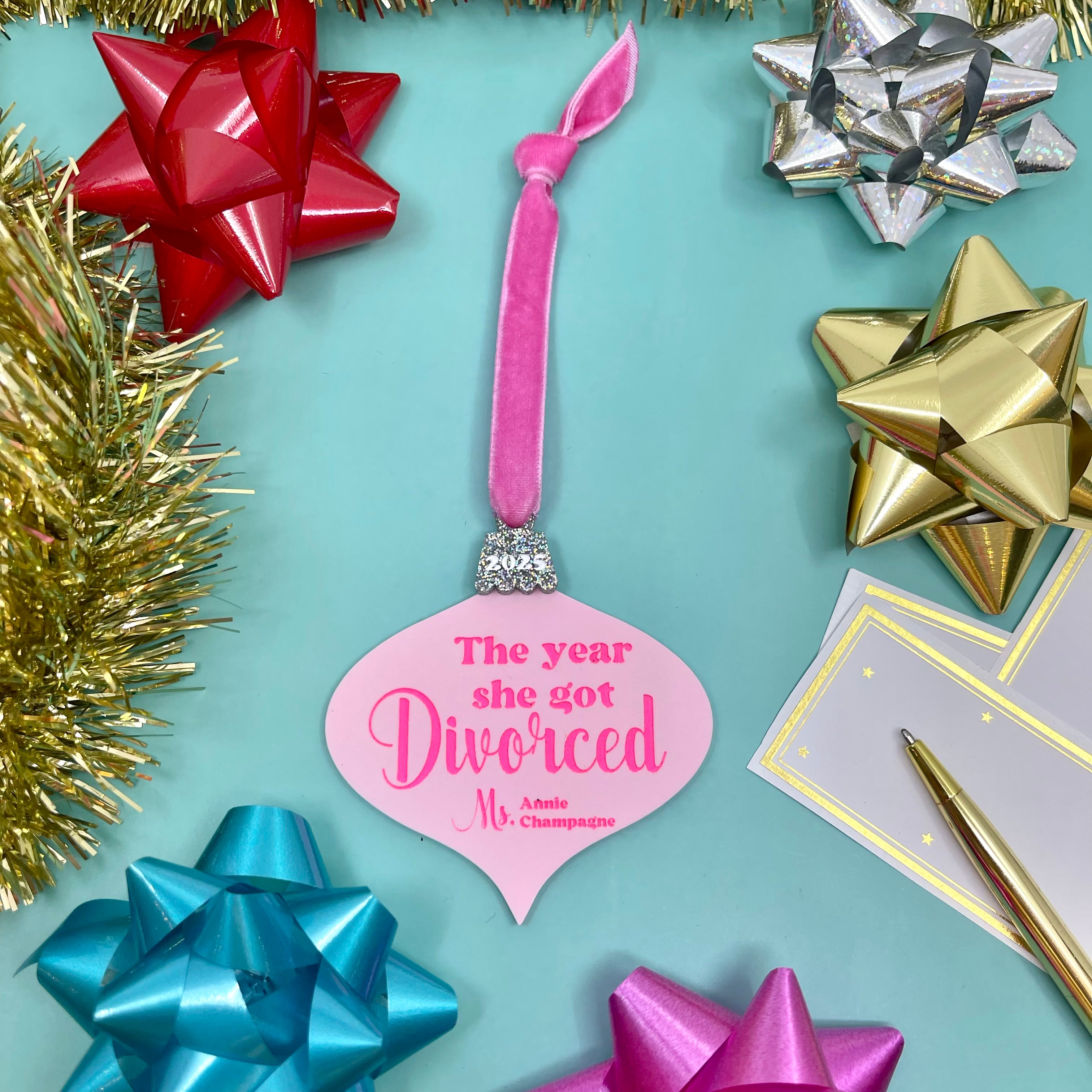 The Year She Got Divorced - Retro Christmas Ornament