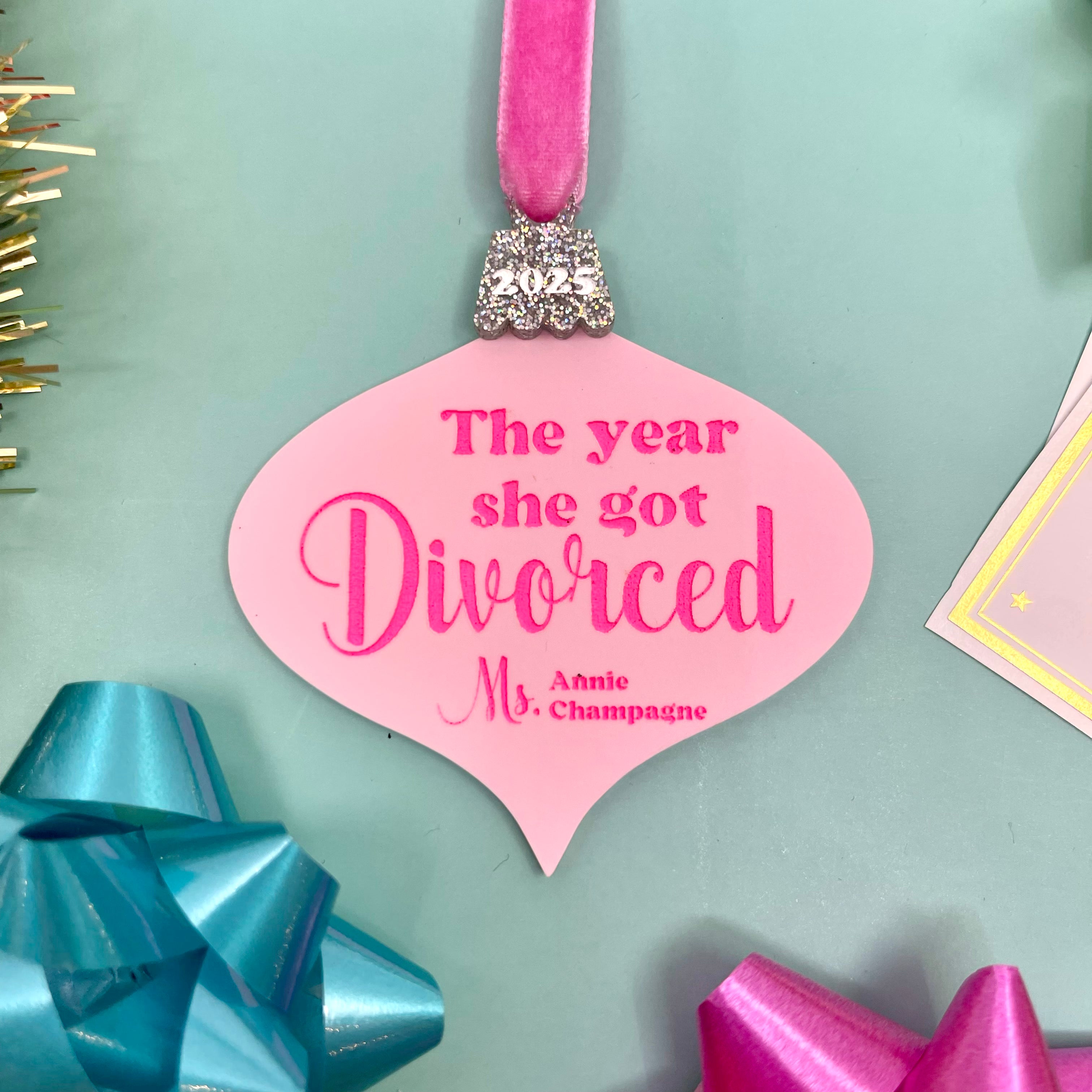 The Year She Got Divorced - Retro Christmas Ornament
