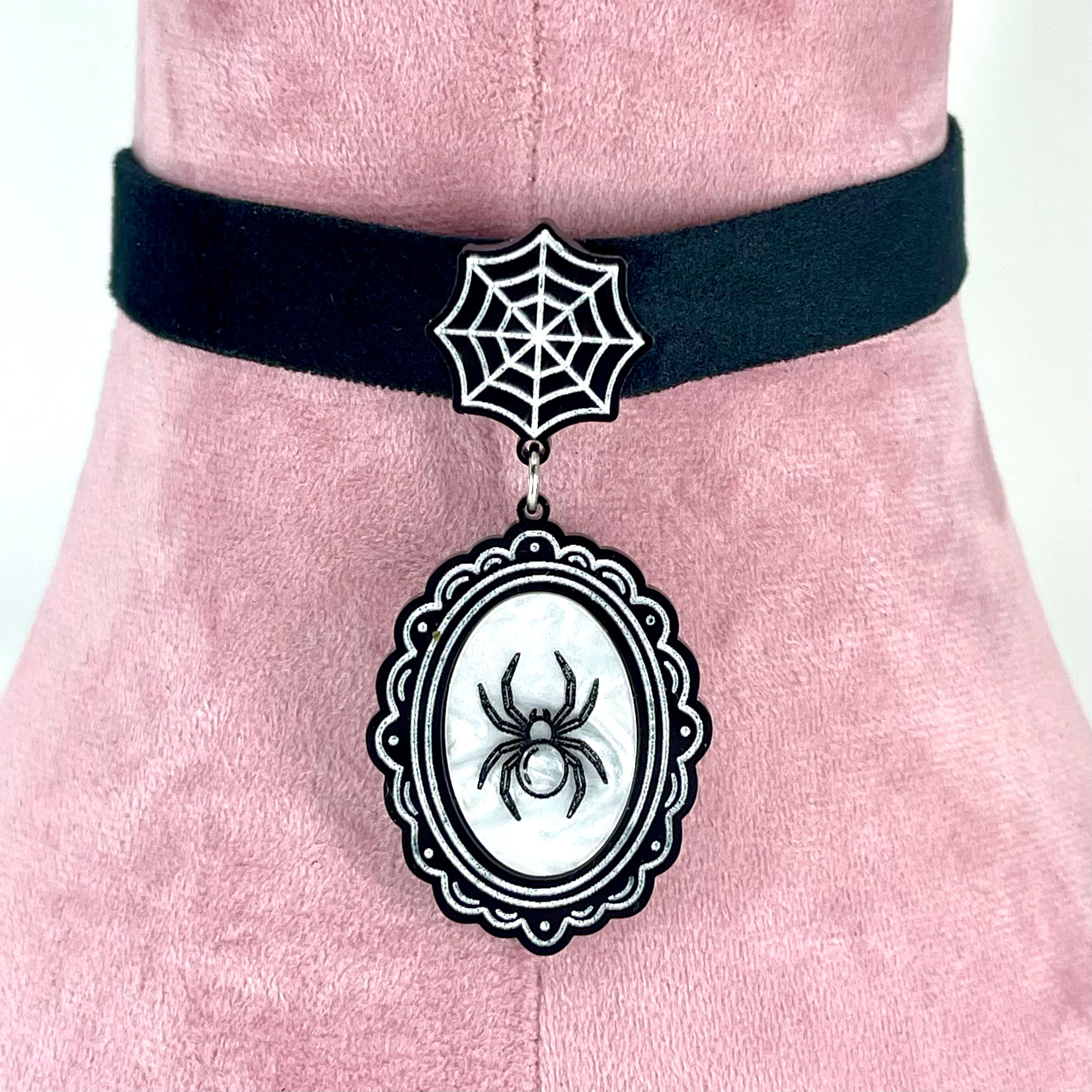 Spider Cameo Velvet Choker
